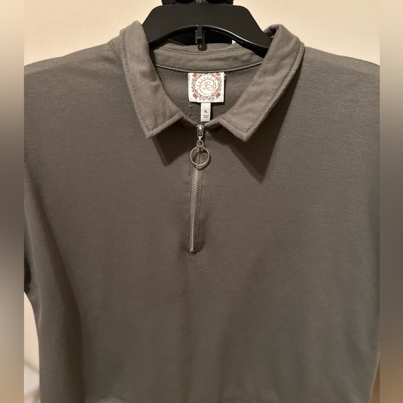 J S TEXTURED ZIP-NECK POLO SHIRT. GREEN SMOKE. SIZE XL - Picture 7 of 8